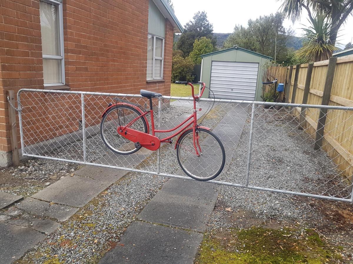 Little Red Riding Hood Villa Reefton Dış mekan fotoğraf